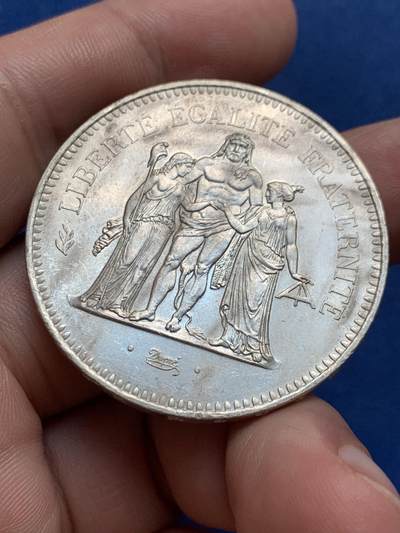 《竞宝斋》第429场 周日，周一，周二 3场连拍 （全场包邮） 法国1979年大力神50法郎银币 30g 900银 未流通品带光