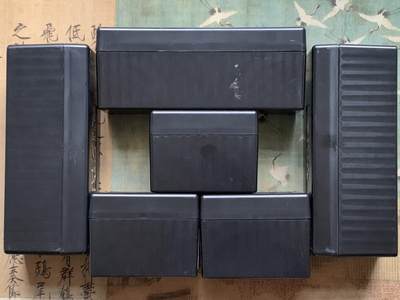 《竞宝斋》第429场 周日，周一，周二 3场连拍 （全场包邮） 六个一组 PCGS评级币正版黑色收纳盒 大号（每个可装20枚PCGS评级币）3个+ 小号（每个可装10枚PCGS评级币）3个，有使用痕迹，细节见图。