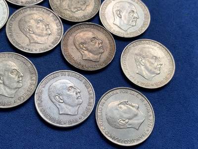 《竞宝斋》第430场 周日，周一，周二 3场连拍 （全场包邮） 11枚一组 西班牙1966年弗朗哥100比塞塔银币 总重约209.5克