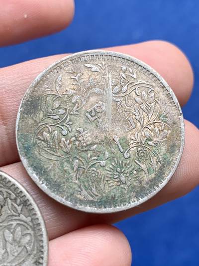 《竞宝斋》第430场 周日，周一，周二 3场连拍 （全场包邮） 两枚一组 差品三期四川卢比两枚，一个有划痕，一个有焊点，细节见图。