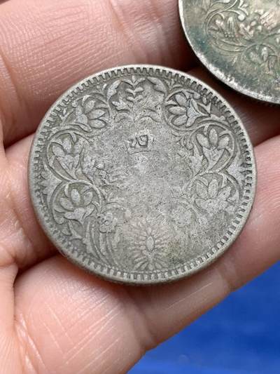 《竞宝斋》第430场 周日，周一，周二 3场连拍 （全场包邮） 两枚一组 差品三期四川卢比两枚，一个有划痕，一个有焊点，细节见图。