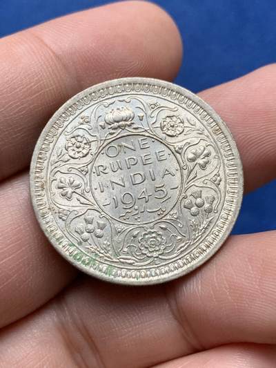 《竞宝斋》第430场 周日，周一，周二 3场连拍 （全场包邮） 印度1945年乔治六世1卢比银币，未使用品，国内好品也越来越少见的品种。