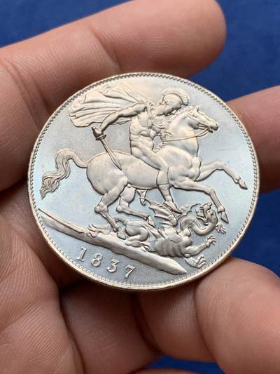 《竞宝斋》第430场 周日，周一，周二 3场连拍 （全场包邮） 英国威廉四世马剑臆造版克朗型幻想币章 细节见图