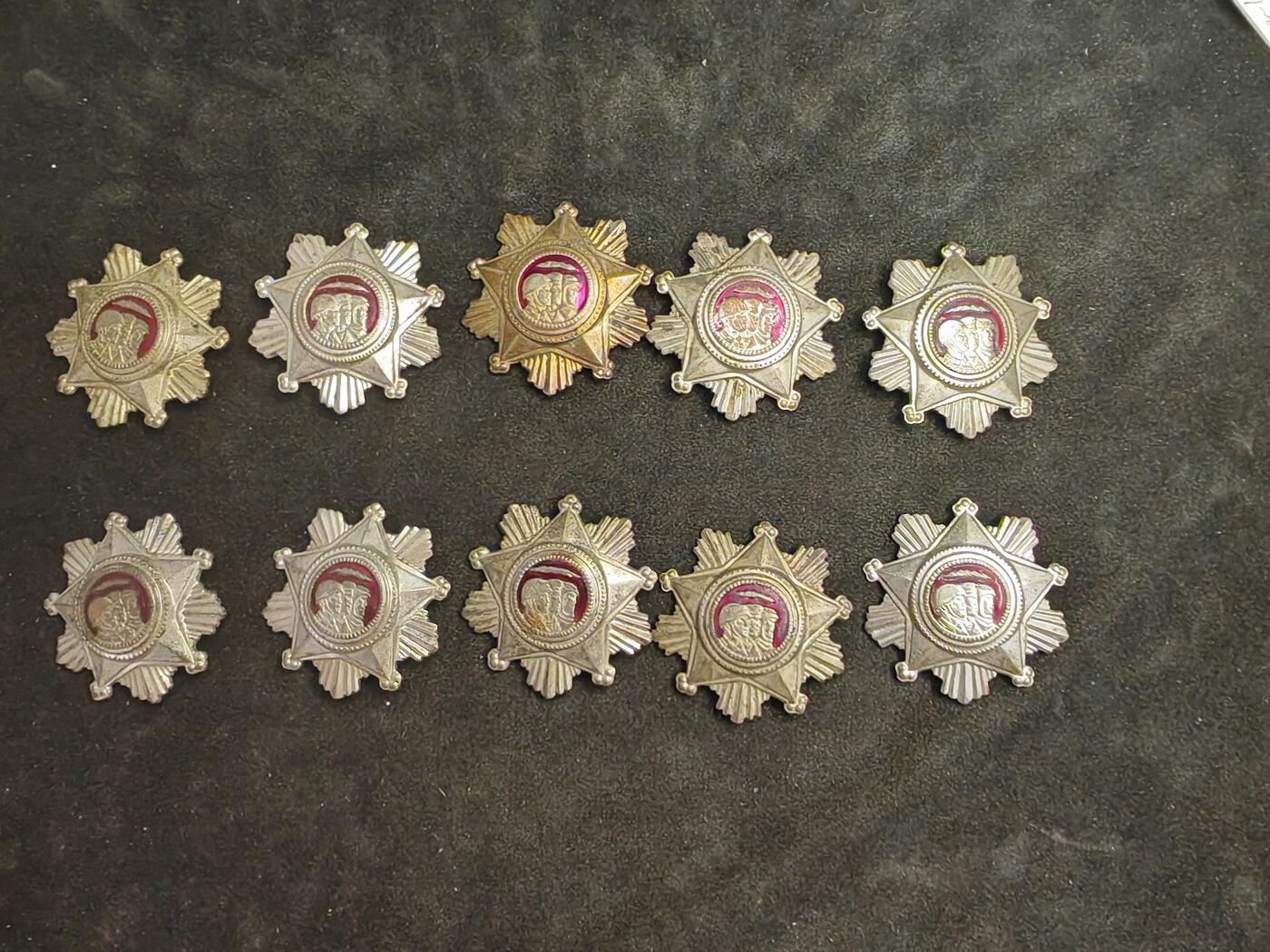 朝鲜三级服务章10枚