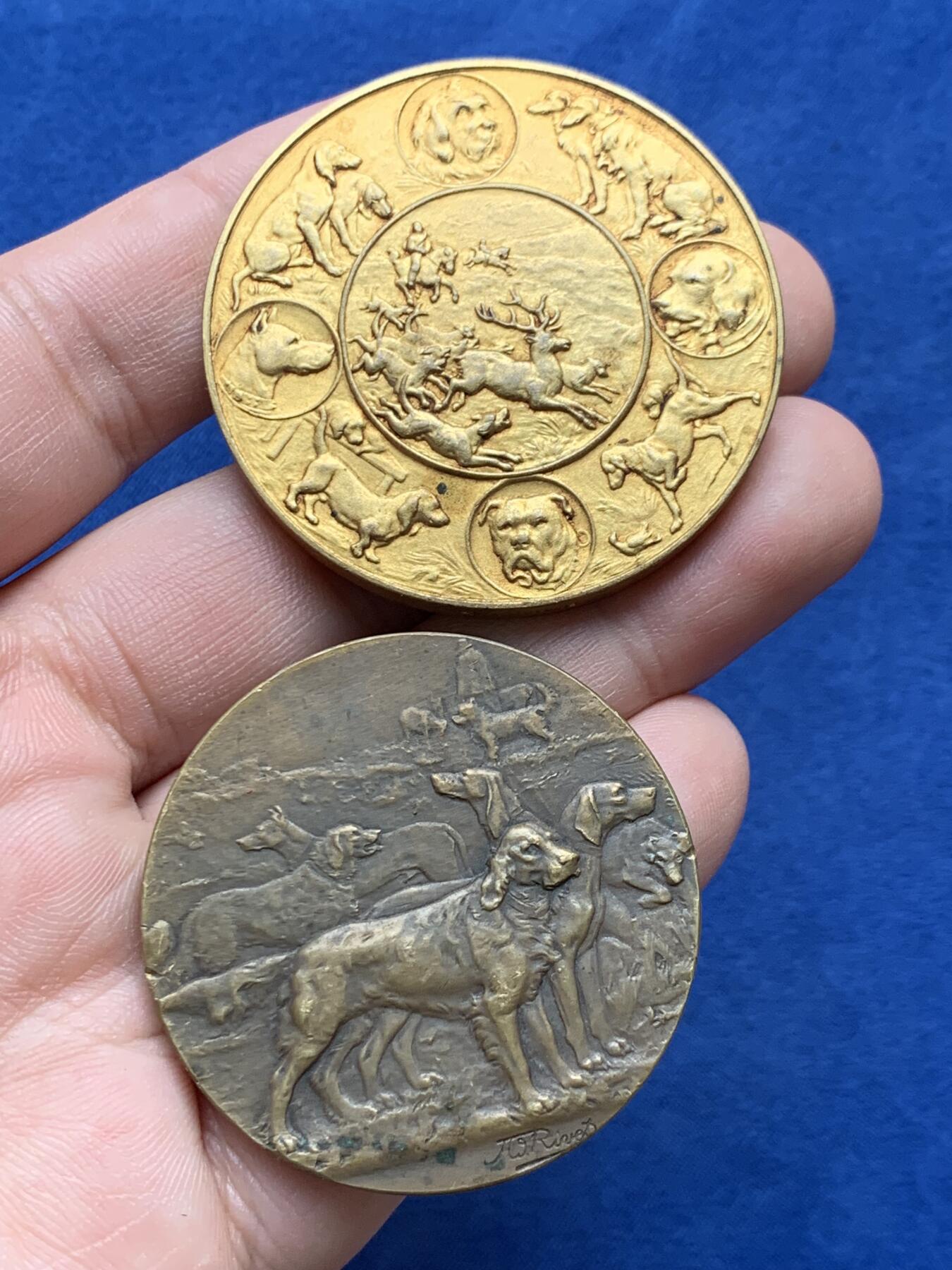 《竞宝斋》第430场 周日，周一，周二 3场连拍 （全场包邮） 两枚一组 犬类博览会铜章 74.1克 41-45.5mm 细节见图