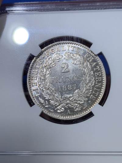 《竞宝斋》第430场 周日，周一，周二 3场连拍 （全场包邮） NGC MS64 法国1887谷物女神2法郎银币，经典谷物女神头像，暴力霜银转光，底板丝滑。2法郎流通充分，高分非常难得，记录更高仅7枚，ms60分书价150美金。