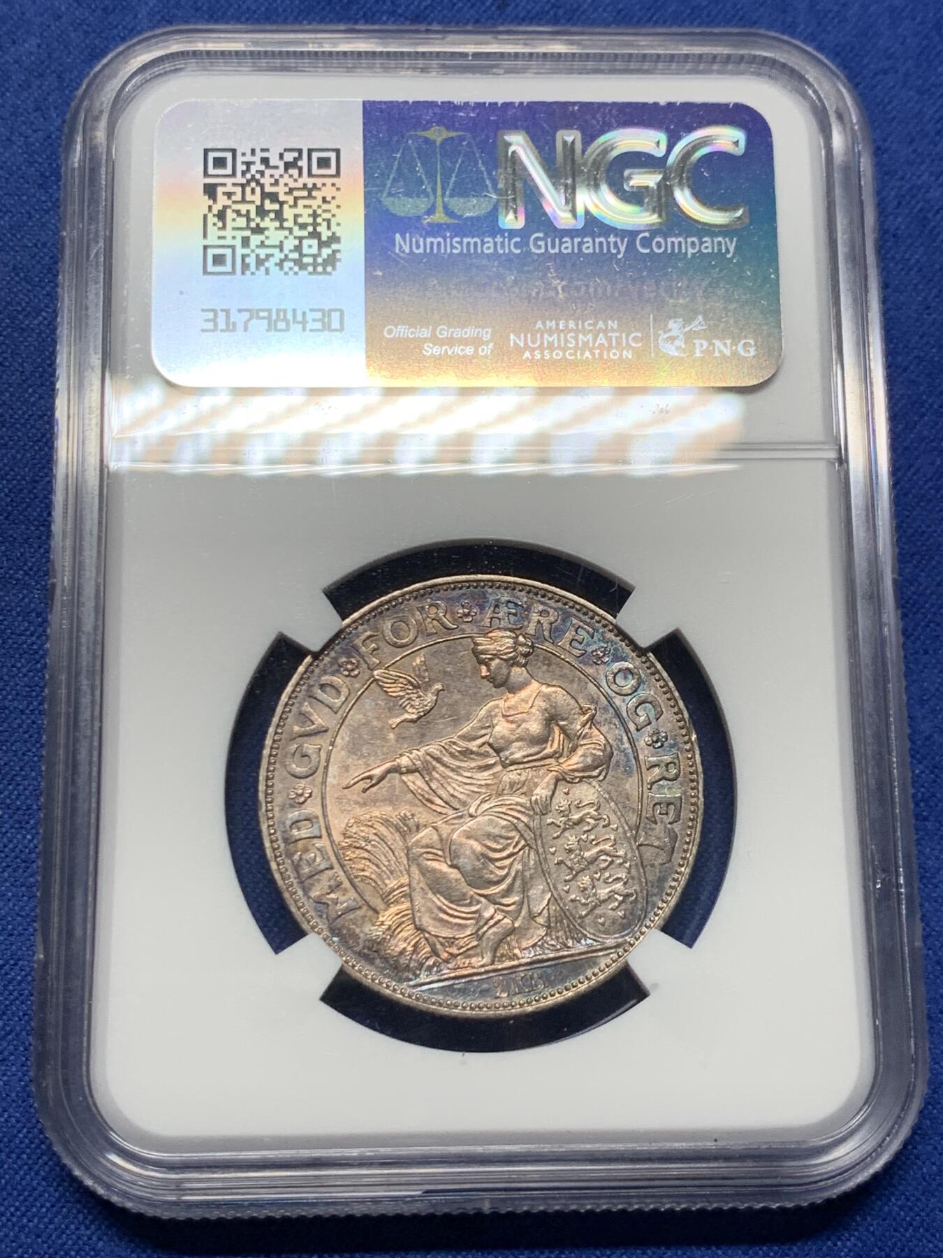 《竞宝斋》第430场 周日，周一，周二 3场连拍 （全场包邮） NGC UNCD 1903年丹麦国王克里斯蒂安九世当政40周年纪念2克朗，包浆漂亮。