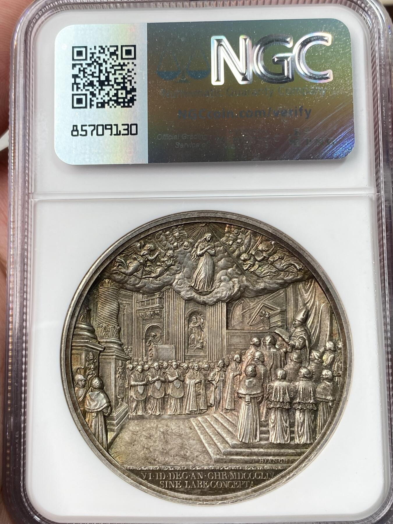 万国钱币拍卖第053期【万国秋季大拍上●周五周六两场连拍】 NGC MS62 1854年教皇国庇护九世圣母无原罪教条纪念大银章 44MM 39.3G 极致高浮雕五彩 莫泽塔和帕利姆、利奥坐在拉特拉诺的乔瓦尼大教堂 向观众宣读无原罪教义 云层之上圣母和四位天使观礼