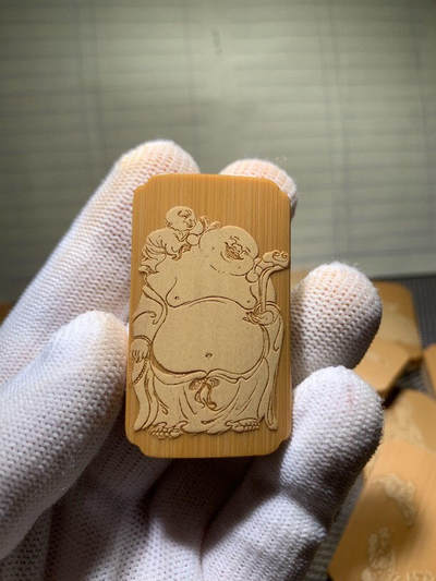 听雨轩（3）实心玉竹留青竹雕专场 - 实心玉竹留青竹雕 大肚弥勒 30×50竹牌挂件