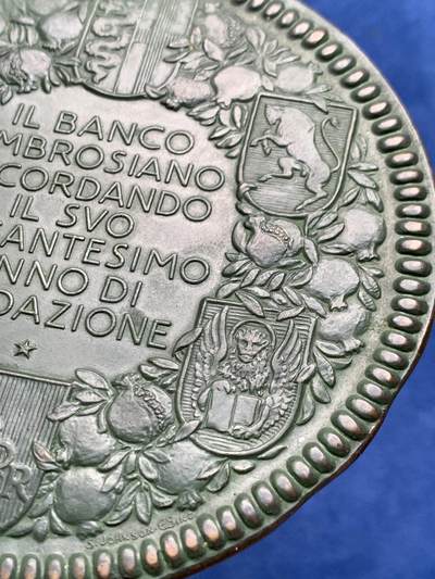 《竞宝斋》第430场 周日，周一，周二 3场连拍 （全场包邮） 1896-1956年米兰安布罗西亚诺银行成立60周年铜章 超高浮雕 极少见品种 307.9克 94.5mm