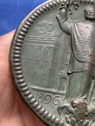 《竞宝斋》第430场 周日，周一，周二 3场连拍 （全场包邮） 1896-1956年米兰安布罗西亚诺银行成立60周年铜章 超高浮雕 极少见品种 307.9克 94.5mm