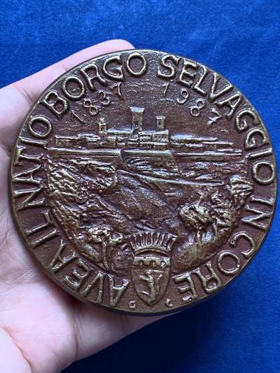 《竞宝斋》第430场 周日，周一，周二 3场连拍 （全场包邮） 意大利1837-1987五十周年铜章一枚 人物形象清晰 高浮雕鼻尖耸立 283.8克 88.2mm 细节见图