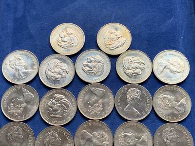 《竞宝斋》第430场 周日，周一，周二 3场连拍 （全场包邮） 22枚一组 英国克朗型纪念币 保存得不错 细节见图