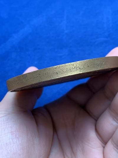 《竞宝斋》第430场 周日，周一，周二 3场连拍 （全场包邮） 2001年北美麋鹿主题日历铜章，由Hoffman造币厂出品，大规格高浮雕手感也好，232.8克，75.8mm。