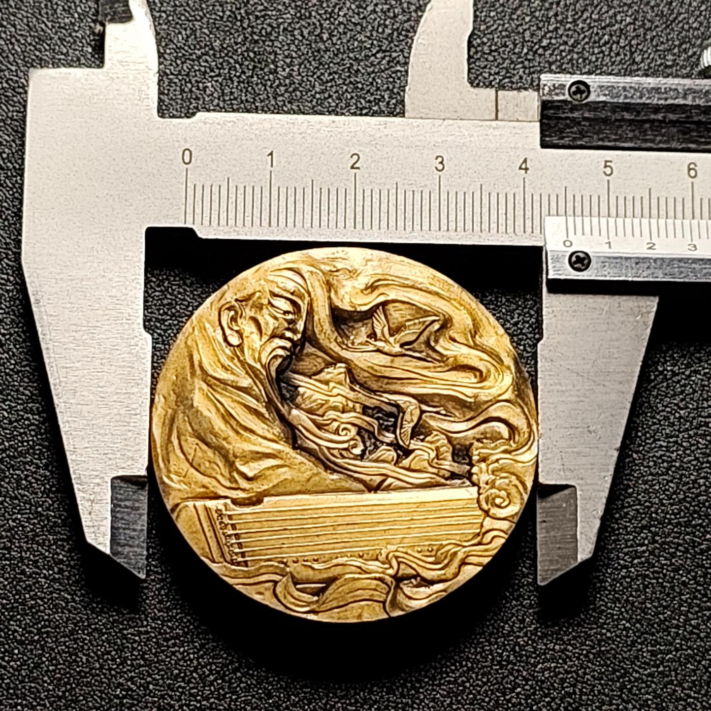 泉币菌-第112场-精品福利场 超大号 沈阳造币厂 2015年琴圣伯牙黄铜章.直径45mm×7.8mm厚 琴圣纪念章 