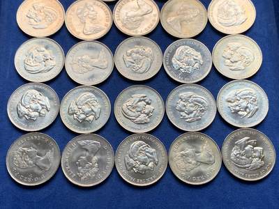 《竞宝斋》第430场 周日，周一，周二 3场连拍 （全场包邮） 22枚一组 英国克朗型纪念币 保存得不错 细节见图