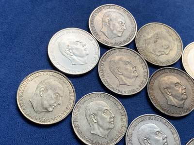 《竞宝斋》第430场 周日，周一，周二 3场连拍 （全场包邮） 11枚一组 西班牙1966年弗朗哥100比塞塔银币 总重约209.5克