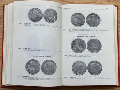 《竞宝斋》第430场 周日，周一，周二 3场连拍 （全场包邮） 达文波特德国泰勒1700-1800，已绝版，PCGS和NGC官方参考目录，目录本身就是收藏品，近900克重