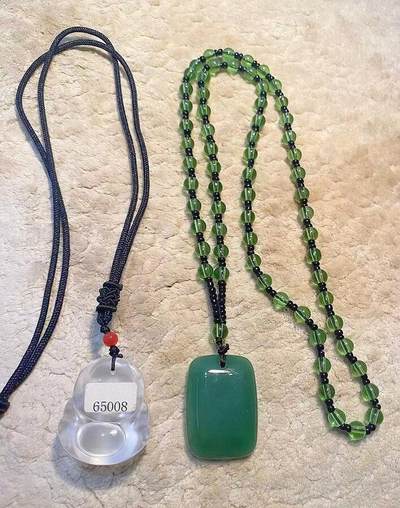 【旋风钱币】10月25日19:00准时开拍 精美欧洲币章、第三帝国钱币、精美项链等 全场包邮 精美项链吊坠2条 弥勒佛+玉牌 吊坠均为35✖️30MM 需要任何数据请私信