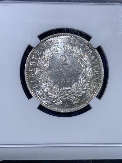 《竞宝斋》第430场 周日，周一，周二 3场连拍 （全场包邮） NGC MS64 法国1887谷物女神2法郎银币，经典谷物女神头像，暴力霜银转光，底板丝滑。2法郎流通充分，高分非常难得，记录更高仅7枚，ms60分书价150美金。