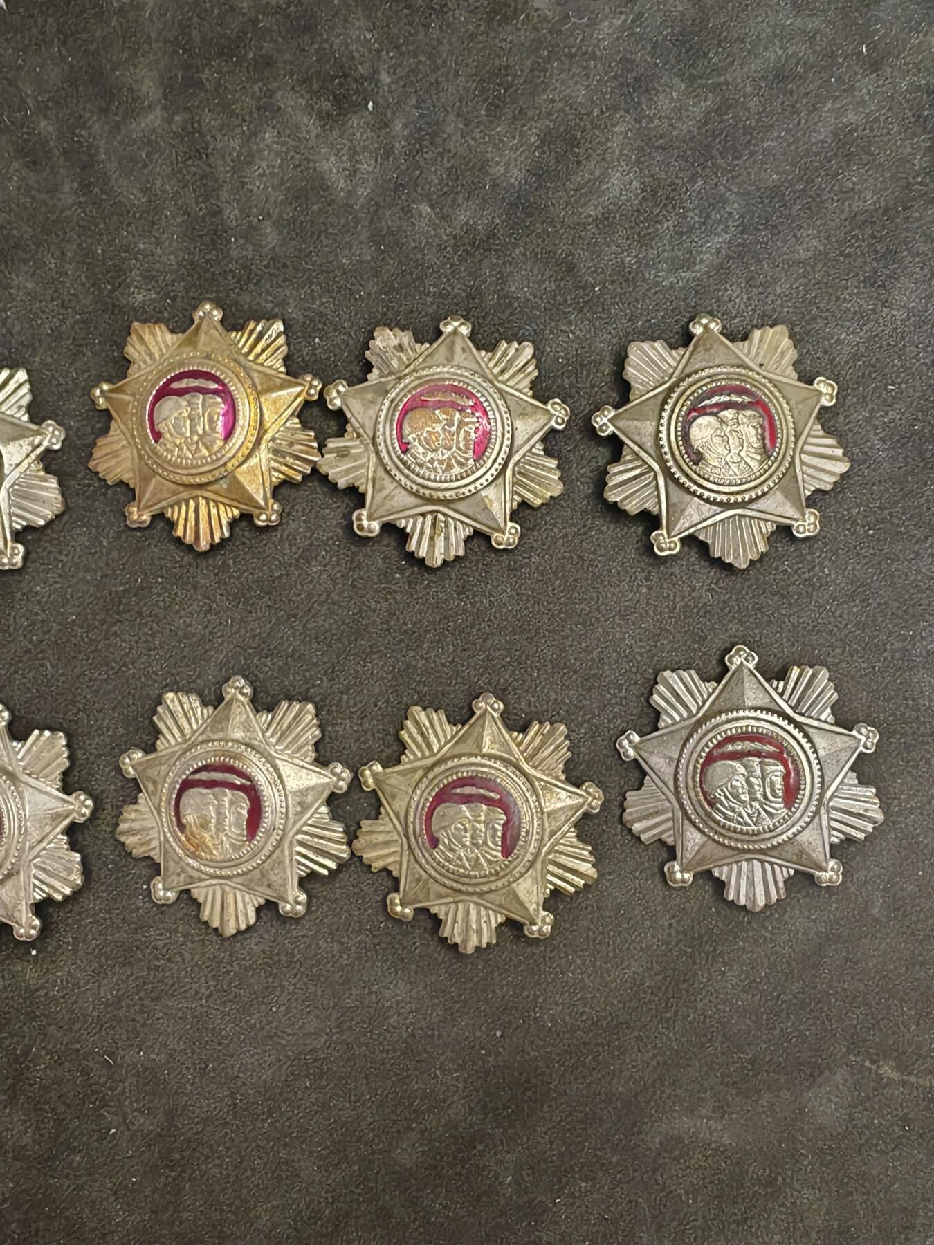 朝鲜三级服务章10枚