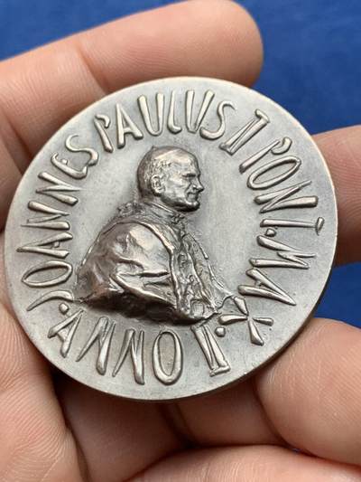 《竞宝斋》第430场 周日，周一，周二 3场连拍 （全场包邮） 梵蒂冈教皇约翰·保罗二世人类救赎主银章 39.3克 43.7mm