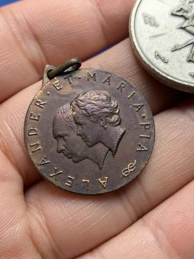 《竞宝斋》第430场 周日，周一，周二 3场连拍 （全场包邮） 欧洲纪念章牌一对 总重约18.5克，直径分别为26.2mm和30.6mm。