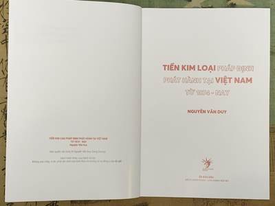 《竞宝斋》第430场 周日，周一，周二 3场连拍 （全场包邮） 越南最新发售的硬币类书籍，涵盖了法属印支至今所发行的金属流通币，铜板纸限量印刷，这本目录可用作工具书，也可收藏，细节见图。