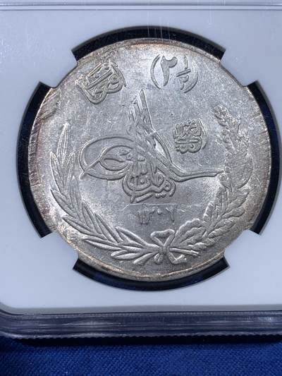 《竞宝斋》第430场 周日，周一，周二 3场连拍 （全场包邮） NGC MS63 阿富汗王国SH1306/9年2.5阿富汗尼大银币，稀见品种，淡彩银光，图案深打。工艺粗糙的大银，仅发行2年，边缘可见减重痕，此枚图案双面深打，已属非常难得。更高分仅有4枚，错过难遇