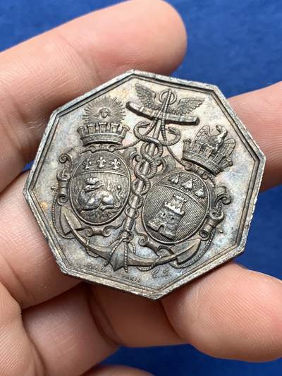 《竞宝斋》第430场 周日，周一，周二 3场连拍 （全场包邮） 1862年法国巴黎蒸汽船公司在诺曼底港口的银质八角代币 正面是勒阿弗尔和翁夫勒的徽章 1882年使用 37.7mm 25.4克