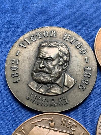 《竞宝斋》第430场 周日，周一，周二 3场连拍 （全场包邮） 四枚一组 法国纪念章 各种材质 总重约250.5克 49-59mm 细节见图