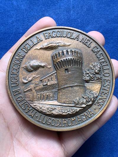 《竞宝斋》第430场 周日，周一，周二 3场连拍 （全场包邮） 法吉奥拉城堡主楼铜章 大规格高浮雕217.6克 79.5mm