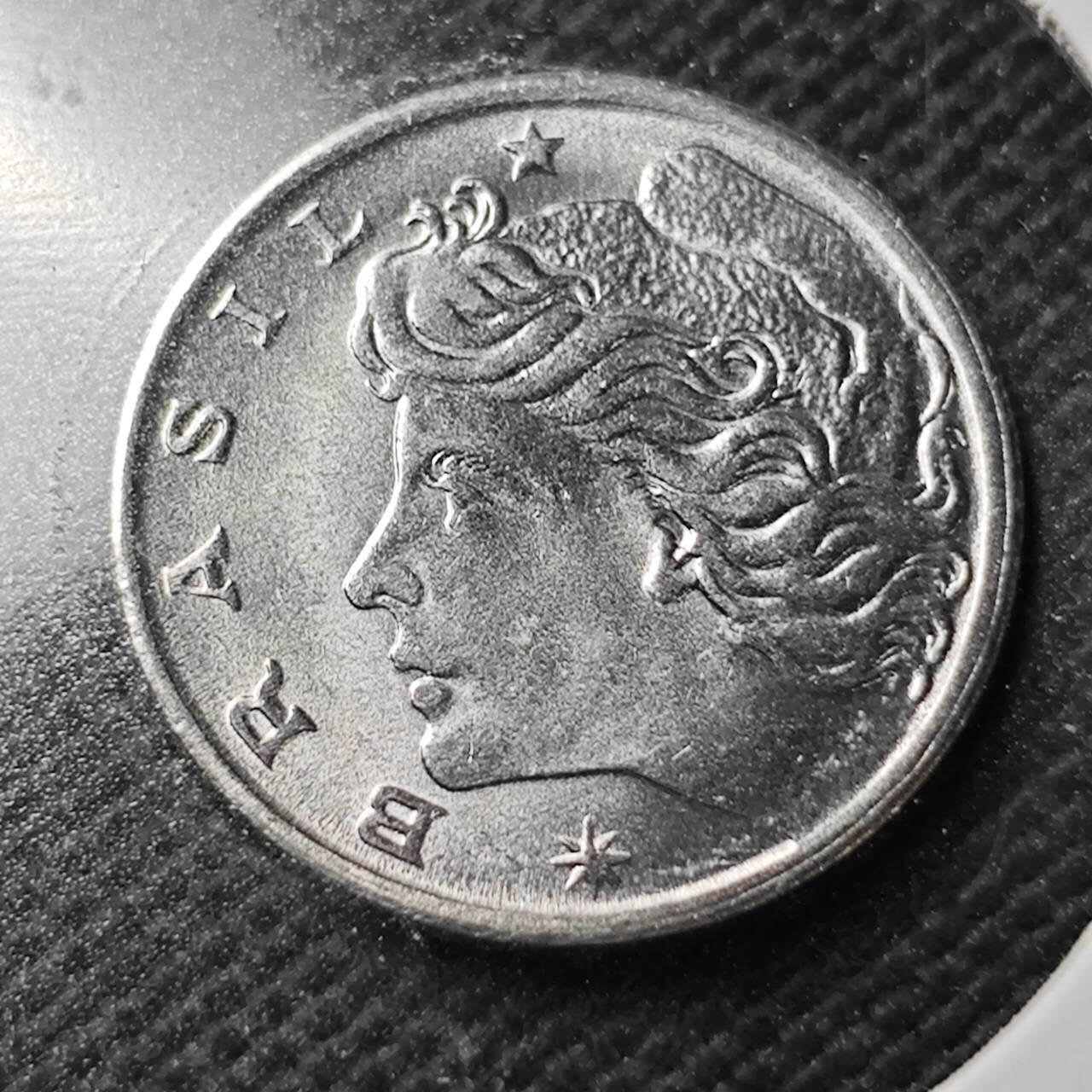 KK钱币收藏小铺  第356场  2月预留时间 周末发货  1975巴西1分纪念币 好品