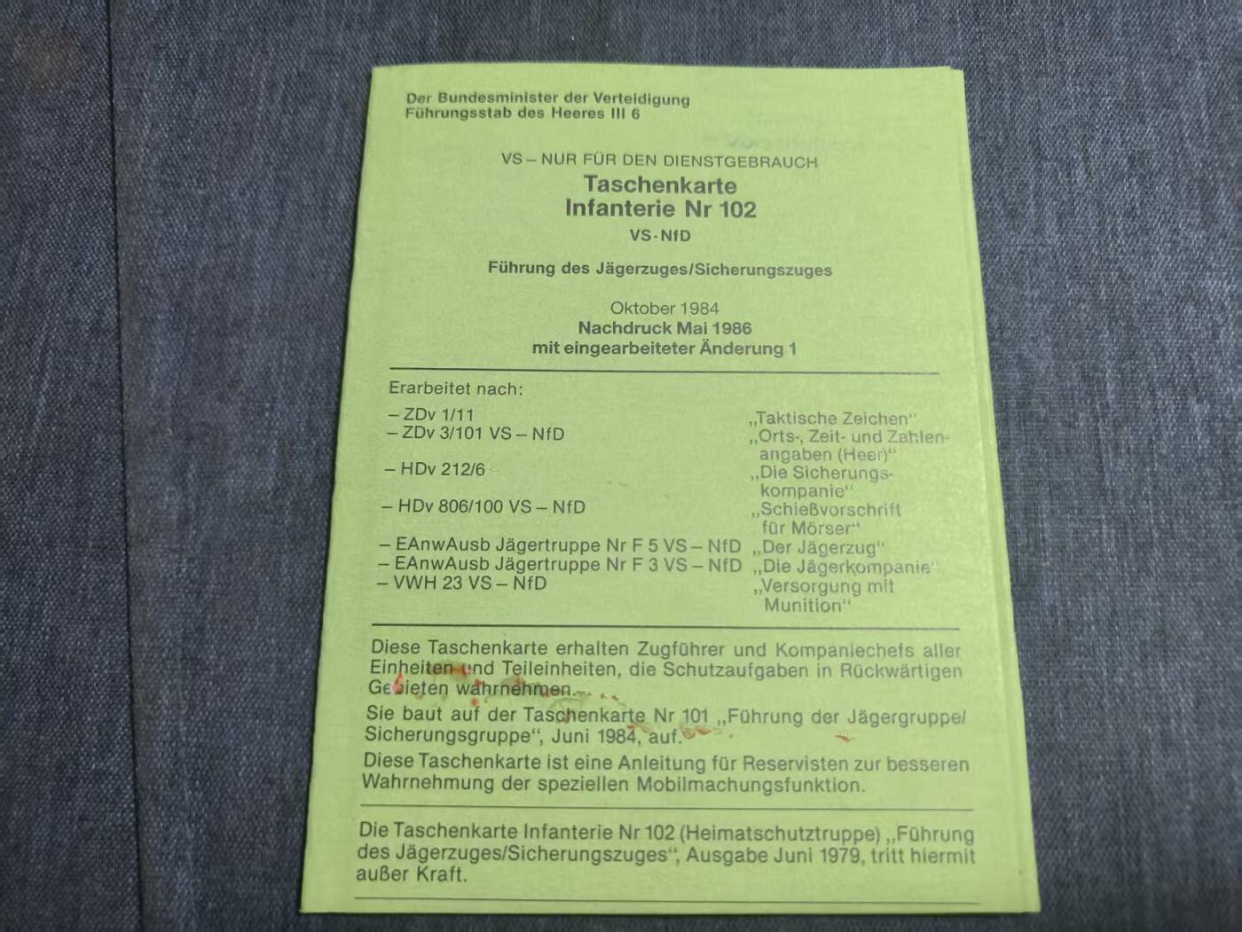罗岚⭐爱藏⭐精品专拍第六场-分享拍场赚佣金 联邦德国国防军陆军猎兵排排级指挥员 战术部署文件手册 军内保密文件涵盖内容丰富（简介含部分翻译）
