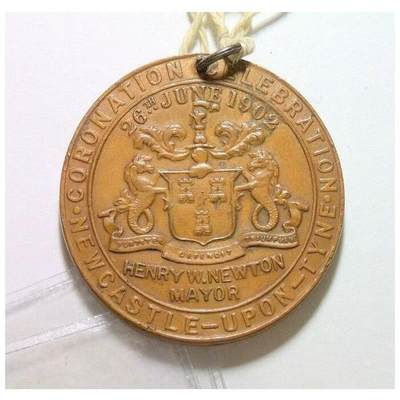 【旋风钱币】10月25日19:00准时开拍 精美欧洲币章、第三帝国钱币、精美项链等 全场包邮 英国1902年 爱德华七世和皇后加冕礼高浮雕精制大铜章 40MM 