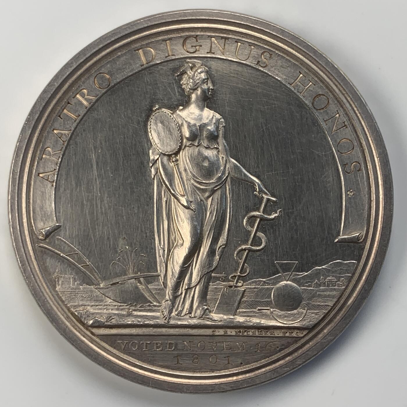 掌中浮雕-藏着的欧洲第038场 1801年英国农业委员会银奖章 ，48mm, 62g。C.H.kuchler雕刻。边缘刻获奖人：Mr Josh.Atkinson, 极罕！