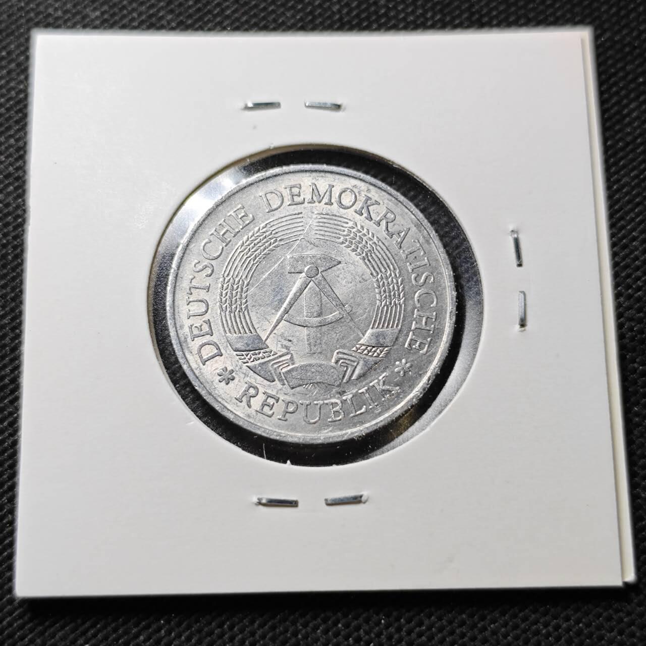 KK钱币收藏小铺  第356场  2月预留时间 周末发货  1977东德1马克