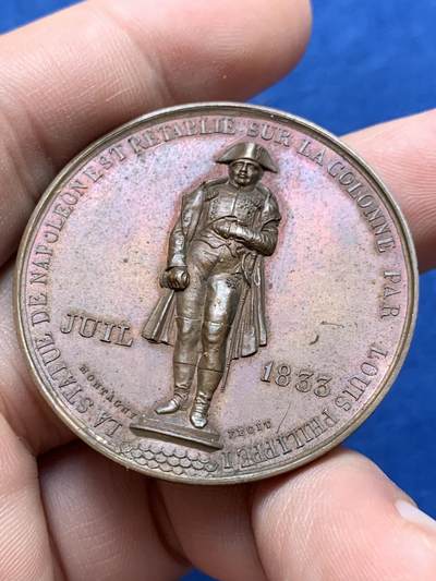 《竞宝斋》第430场 周日，周一，周二 3场连拍 （全场包邮） 1833年铜质纪念章 · 旺多姆圆柱拿破仑像重立纪念 光边原铸章 好品 保存极好 带盒 28.2克 41.2mm