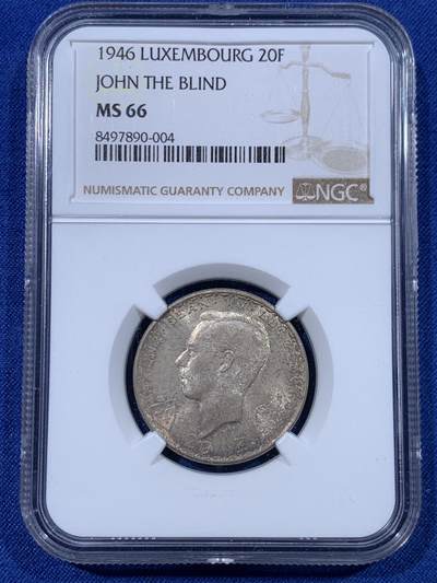 《竞宝斋》第430场 周日，周一，周二 3场连拍 （全场包邮） 三枚一组 NGC MS65-66 卢森堡1946年100法郎、50法郎、20法郎骑士马剑银币，纪念卢森堡大公瞎子约翰战死600周年纪念币，瞎子约翰的战死代表中世纪骑士精神的陨落，三枚币包浆统一，编号连续，适合一次性成套入藏