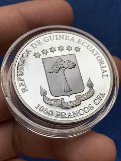 《竞宝斋》第430场 周日，周一，周二 3场连拍 （全场包邮） 2018年赤道几内亚黑水晶骷髅头玫瑰高浮雕银质纪念币 1盎司 999银 31.1克 铸造量1750枚 细节见图