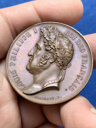 《竞宝斋》第430场 周日，周一，周二 3场连拍 （全场包邮） 1833年铜质纪念章 · 旺多姆圆柱拿破仑像重立纪念 光边原铸章 好品 保存极好 带盒 28.2克 41.2mm