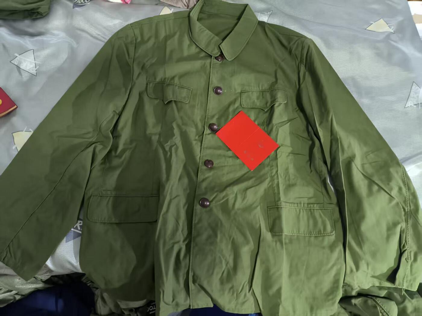 罗岚⭐爱藏⭐精品专拍第六场-分享拍场赚佣金 su-M六五式干部的确良棉布套装 正二号大小 适合175-180体系适中穿着 赠红皮书一本   打光不佳物品到手成色更好