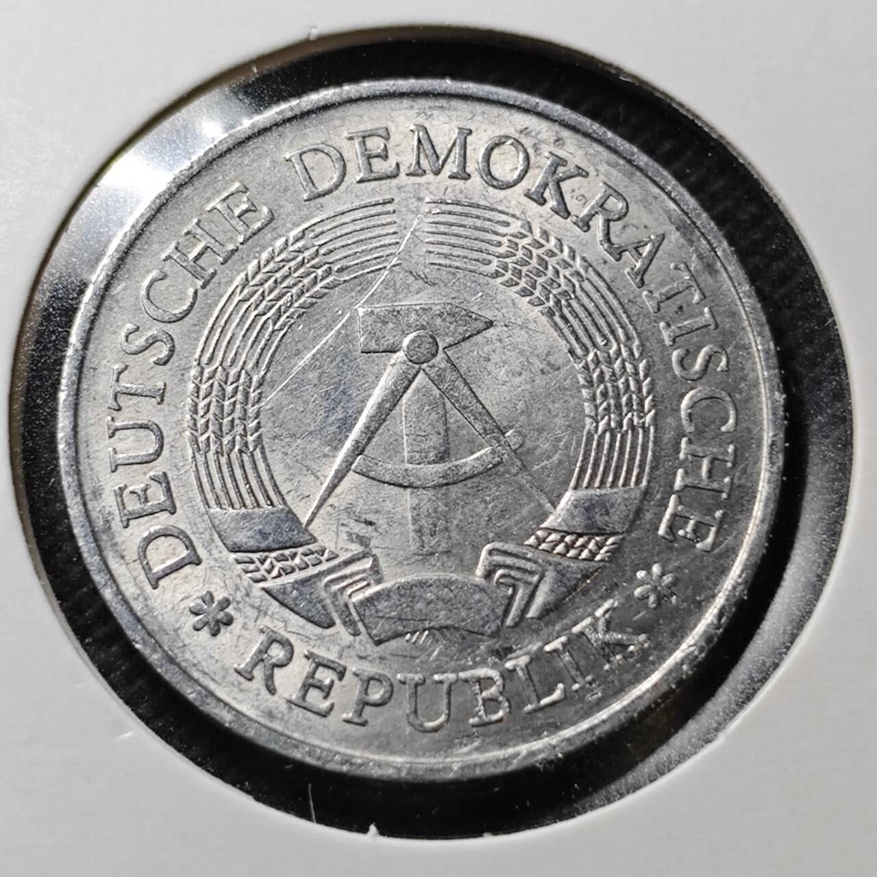 KK钱币收藏小铺  第356场  2月预留时间 周末发货  1977东德1马克