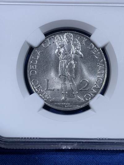 《竞宝斋》第430场 周日，周一，周二 3场连拍 （全场包邮） NGC MS66 梵蒂冈1941年2里拉 扛羊 车轮光状态 高分漂亮！