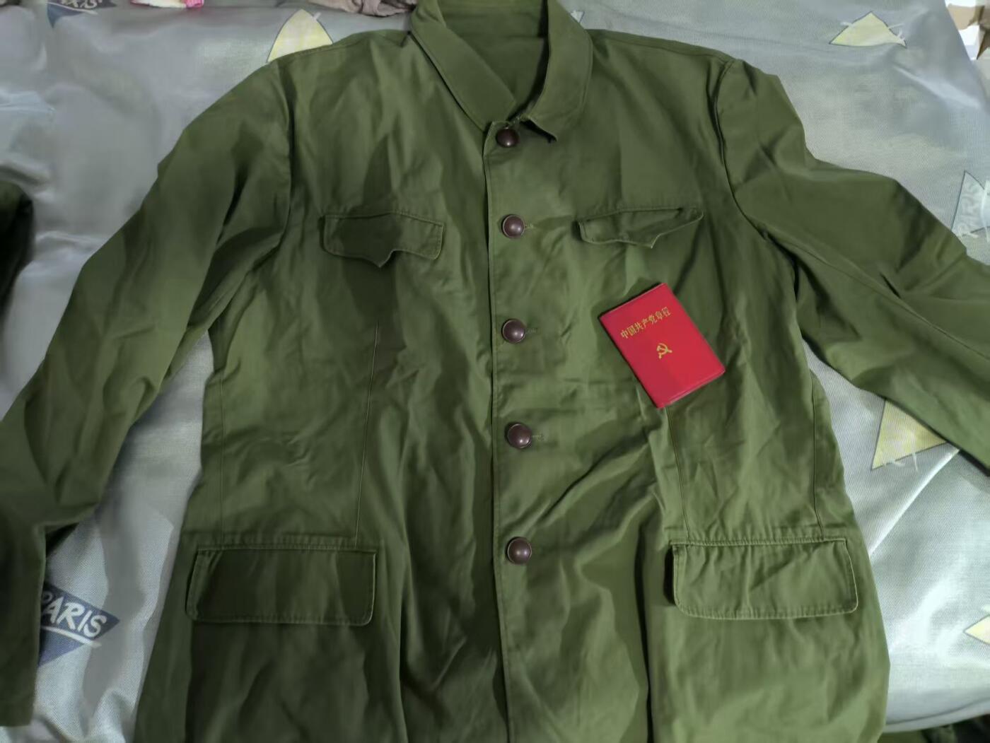 罗岚⭐爱藏⭐精品专拍第六场-分享拍场赚佣金 su-M六五式干部的确良棉布套装 正一号大小 适合185-185体系适中穿着 赠红皮书一本   打光不佳物品到手成色更好
