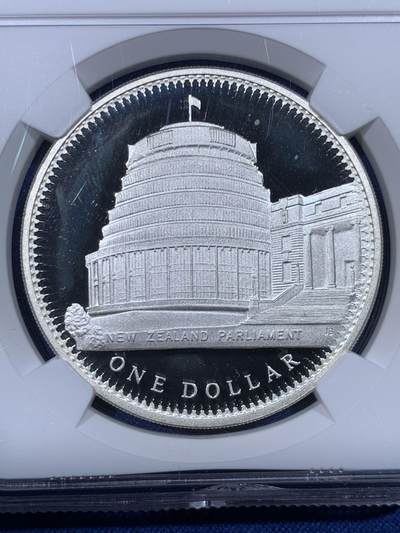 《竞宝斋》第430场 周日，周一，周二 3场连拍 （全场包邮） NGC PF67UC 新西兰1978年1元议会大厦精制纪念银币 27.3g 925银