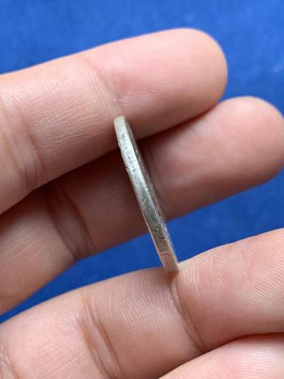 《竞宝斋》第430场 周日，周一，周二 3场连拍 （全场包邮） 新疆喀造光绪银圆叁钱，少见品种，背面花纹清晰，字面有修补痕迹，细节见图。