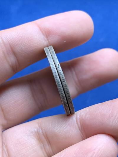 《竞宝斋》第430场 周日，周一，周二 3场连拍 （全场包邮） 两枚一组 差品三期四川卢比两枚，一个有划痕，一个有焊点，细节见图。