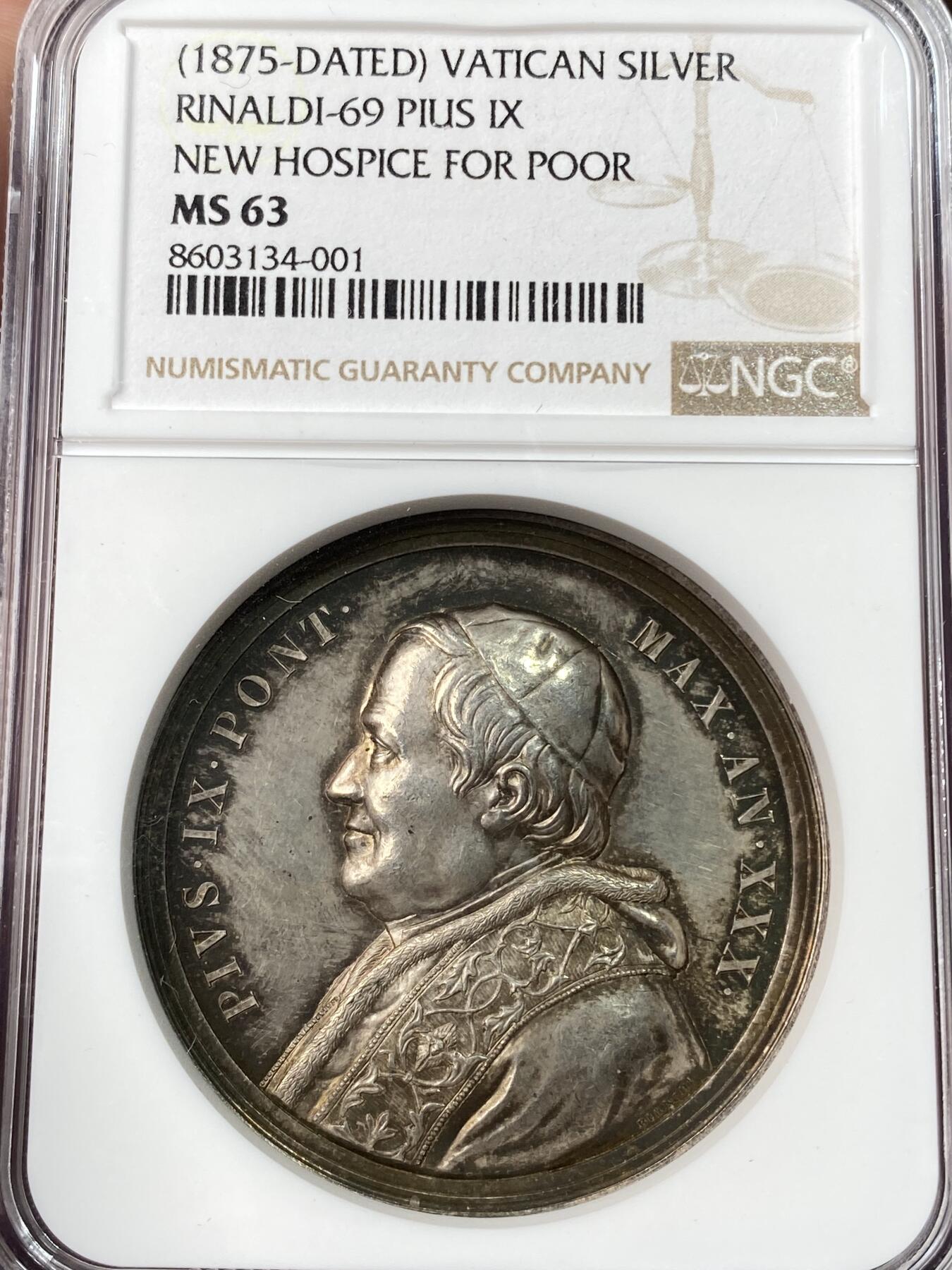 万国钱币拍卖第053期【万国秋季大拍上●周五周六两场连拍】 NGC MS63 1875年梵蒂冈教皇国庇护九世新济贫院落成纪念大银章 黄油包浆超高浮雕图案 立体感极强