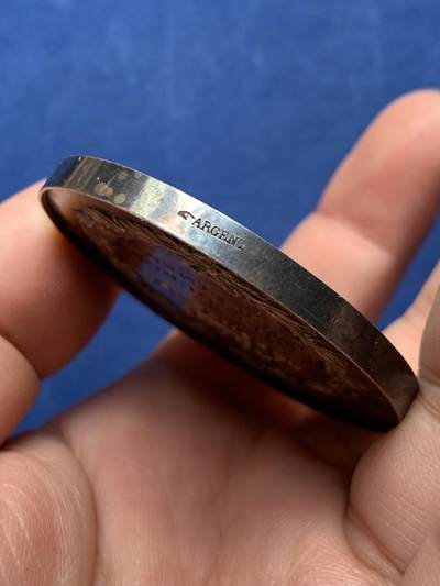 《竞宝斋》第430场 周日，周一，周二 3场连拍 （全场包邮） 1853年法国阿拉斯市世博会纪念银章 65.1克 50.2mm 手指银标 带盒